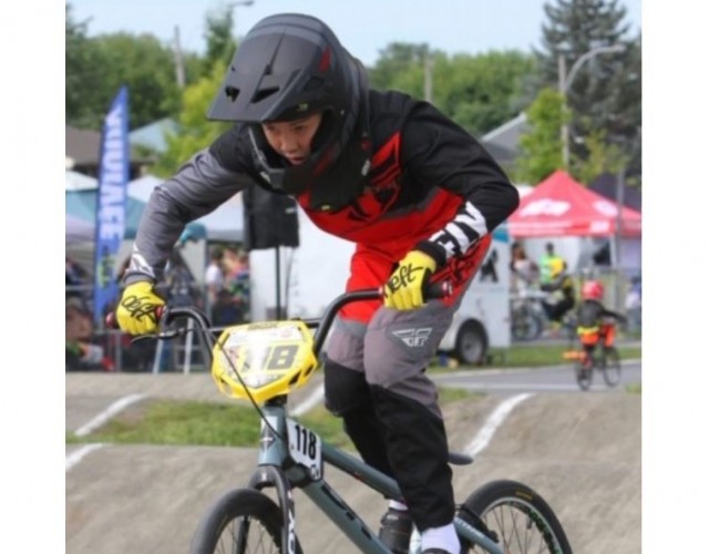 Joseph Lagueux brille en BMX