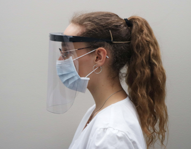 OPTIMOULE se lance dans la fabrication de visières pour venir en aide au personnel de la santé