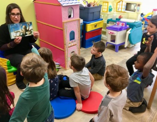 Projet On explore avec les livres : Sylvie Khandjian initie les enfants des garderies aux plaisirs de la lecture