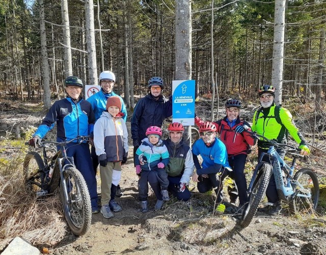 Inauguration d'un nouveau sentier de vélo de montagne au parc éolien des Moulins