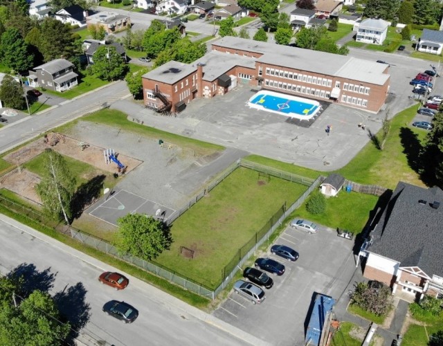 Une nouvelle patinoire de Dek hockey à l'École Sainte-Bernadette