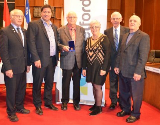 Pierre Roberge reçoit la Médaille du souverain pour les bénévoles