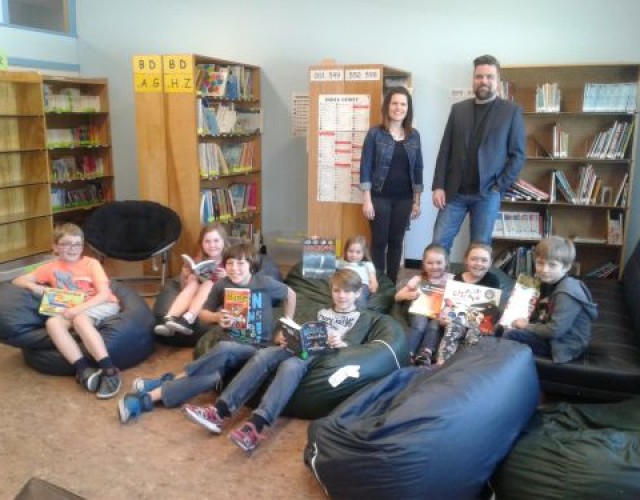 Une bibliothèque moderne et rafraîchie à l'École St-Nom-de-Jésus