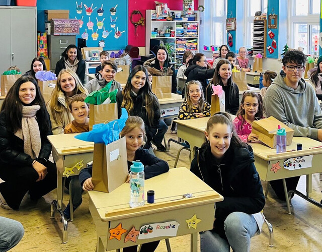 Les élèves artistes de la Polyvalente de Blake Lake font des heureux à l'école primaire St-Louis