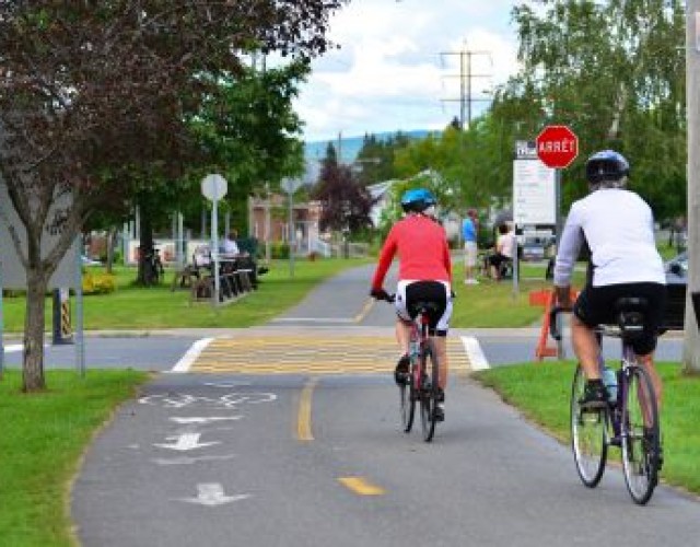 Piste cyclable : La Ville rappelle les règles et l'objectif des traverses piétonnières