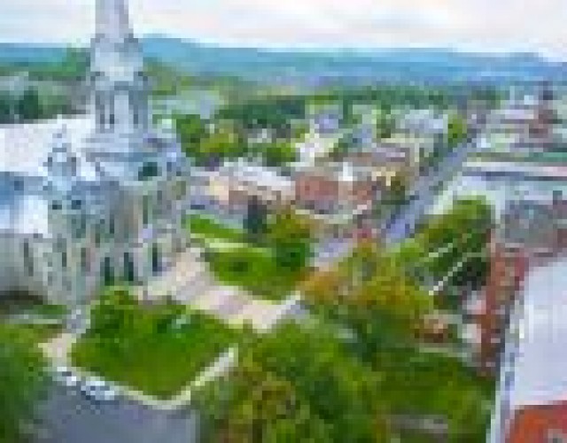 Le centre-ville de Thetford Mines analysé par deux étudiants universitaires