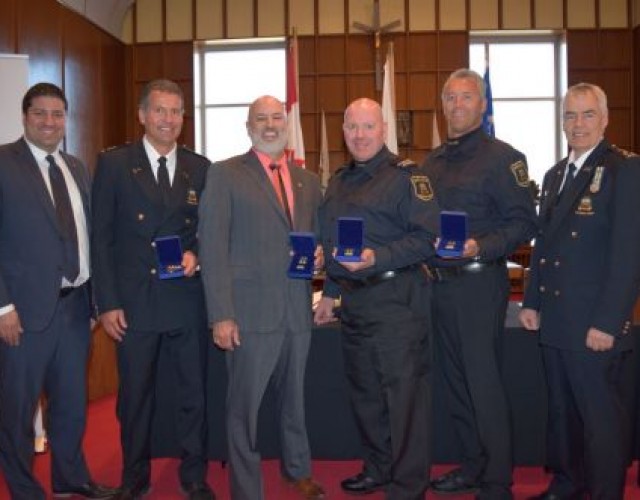 La Ville de Thetford Mines honore quatre policiers pour leurs années de service