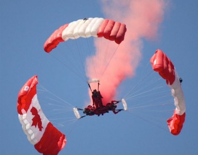 Spectacles des SkyHawks à Thetford aux profits du Relais pour la vie de la Société canadienne du cancer