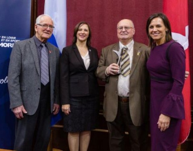 La ministre Isabelle Charest remet un Prix Bénévolat Dollard-Morin à Bertrand Parent