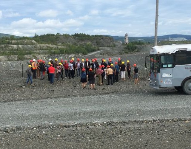 Une caravane politique en visite sur les sites miniers 